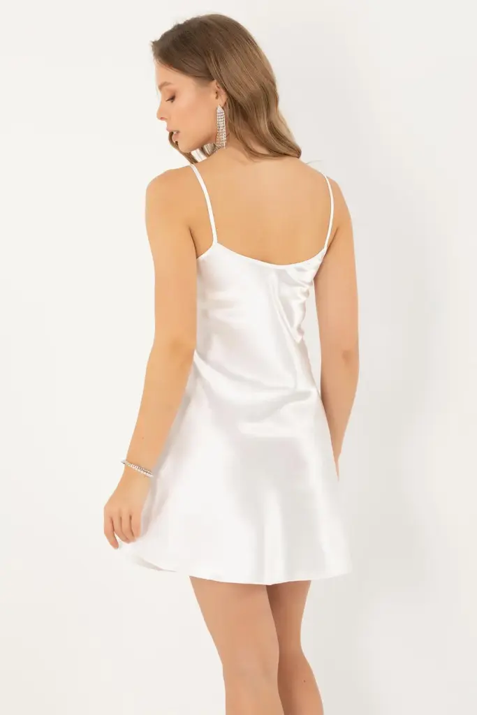 ⁦white satin lace-trim nightdress⁩ - الصورة ⁦3⁩